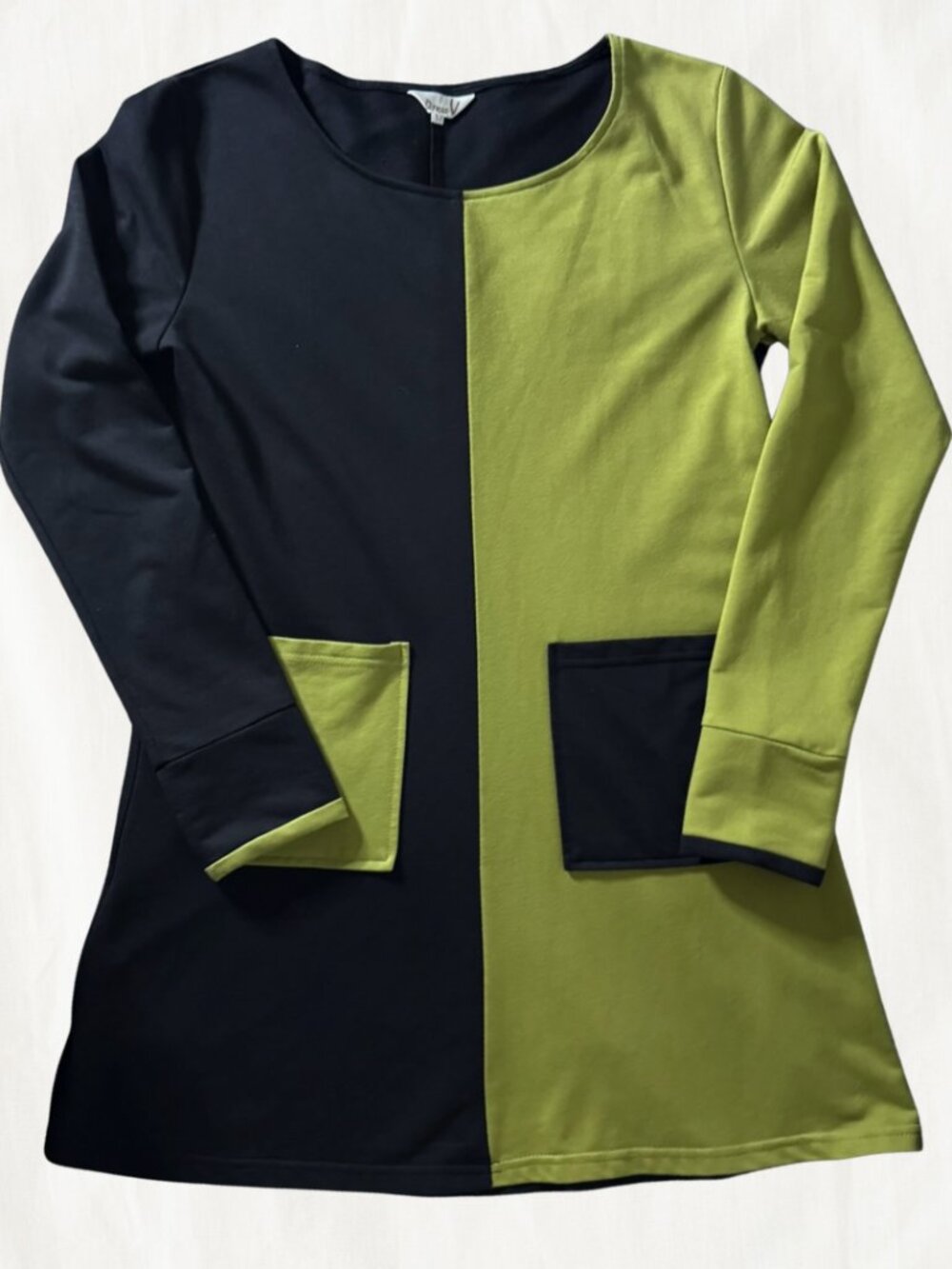 Dress V Black & Lime Colour-Blocked Long Sleeve Dress with Pockets - Picture 1 of 3